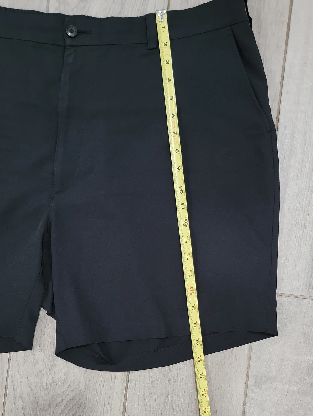 Roundtree & Yorke Performance Work Play Shorts with a stretchy waistband.